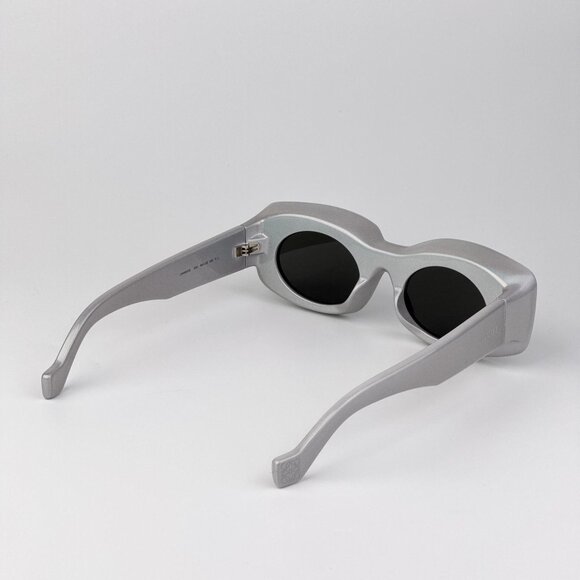 Loewe Paula’s Ibiza LW40033I Sunglasses – Sparkle Metallic Grey | Model LW40033 - Picture 5 of 9